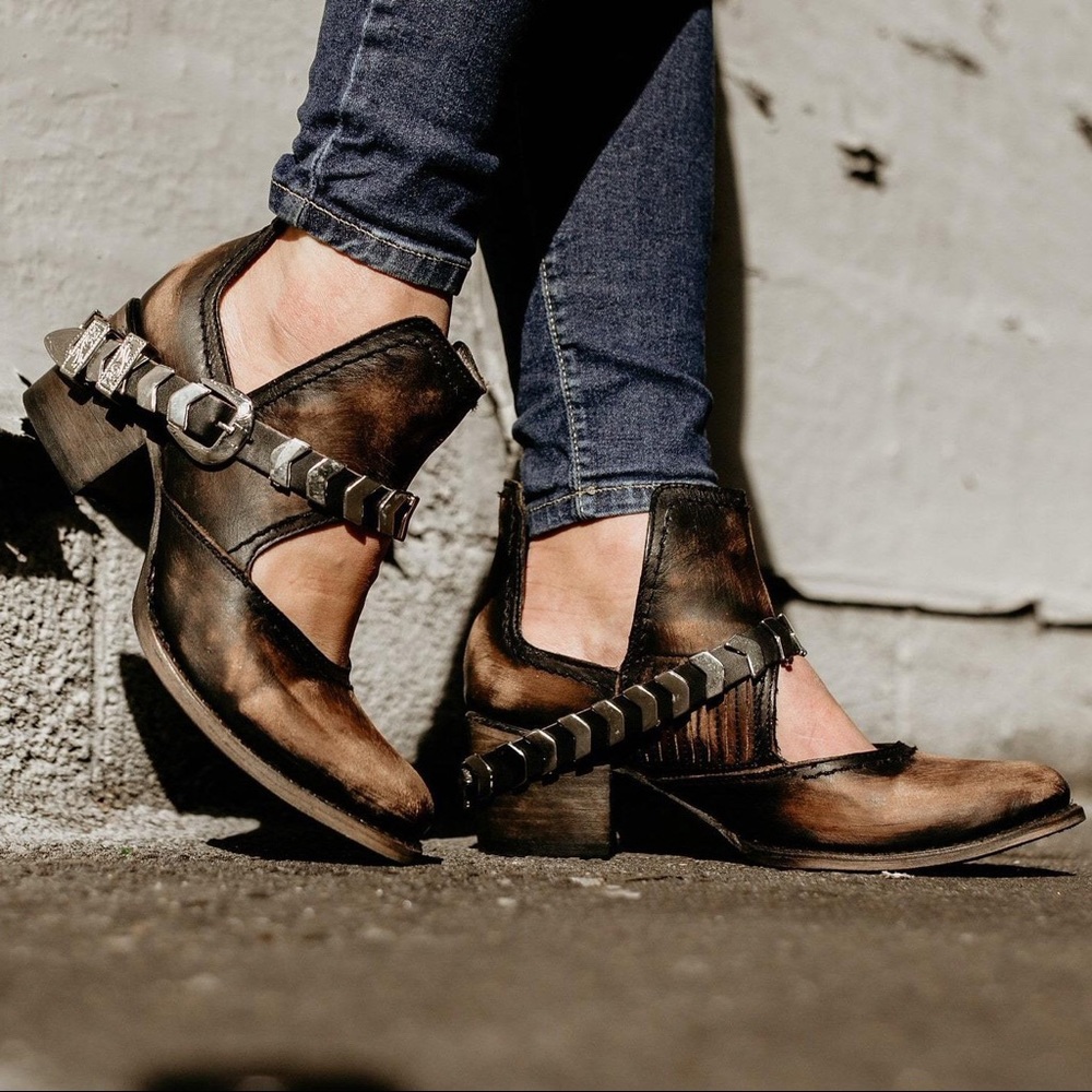 🎄RARE Leather Booties
